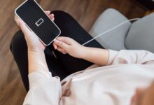 Adolescente venezolana murió por descarga eléctrica mientras utilizaba su teléfono móvil