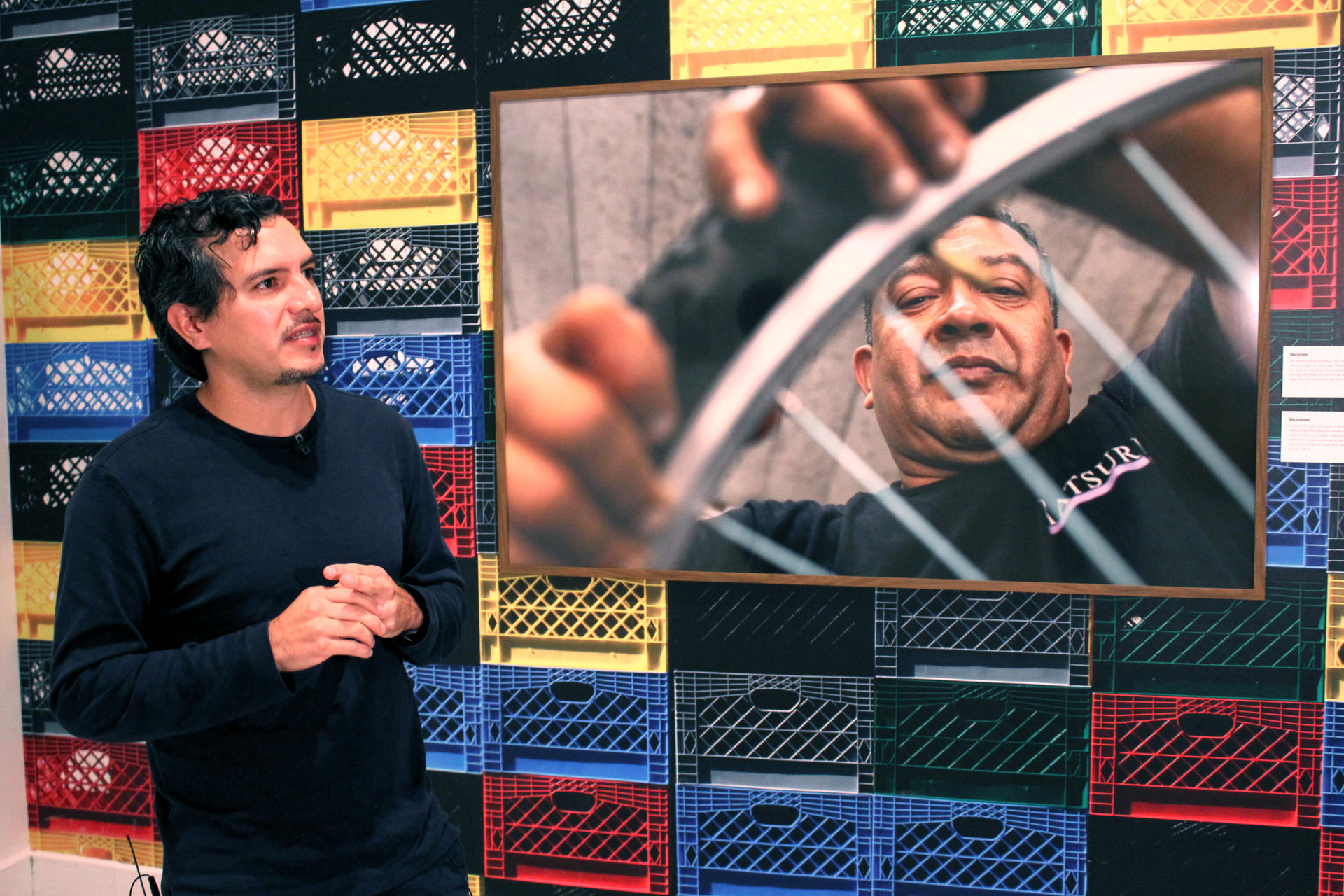 Fotógrafo venezolano preserva la historia viva de los migrantes en el Museo de Miami