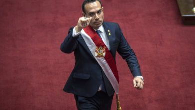 Presidente de Perú dice que no interferirá en la captura de prófugos, incluidos políticos