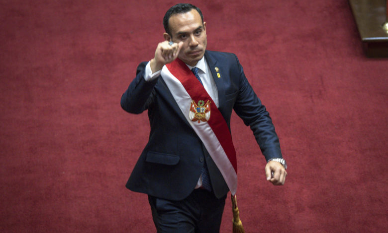 Presidente de Perú dice que no interferirá en la captura de prófugos, incluidos políticos