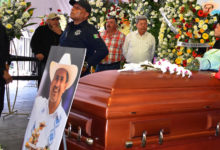 Claman justicia por asesinato de alcalde en México y exigen renuncia de Claudia Sheinbaum