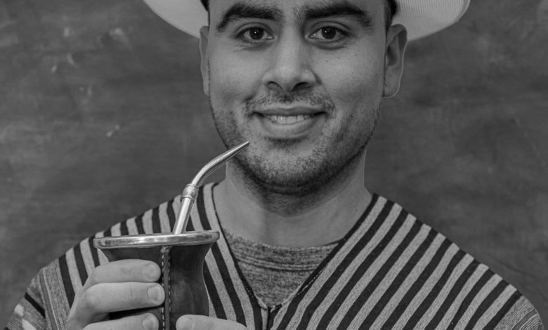 FICU presenta muestra de retratos en el Museo del Mate: Migrantes celebran el Día Nacional del Mate en Argentina