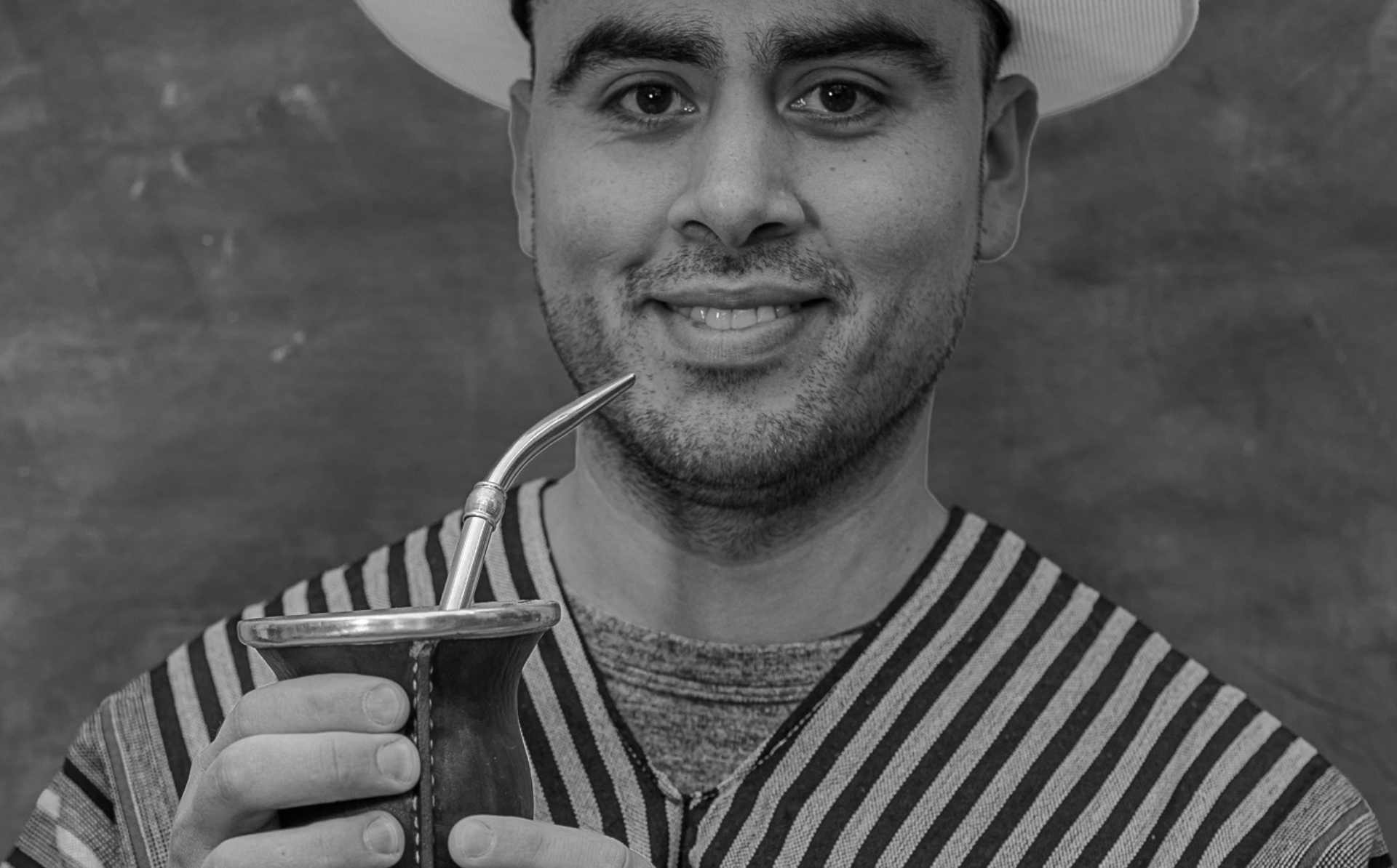 FICU presenta muestra de retratos en el Museo del Mate: Migrantes celebran el Día Nacional del Mate en Argentina