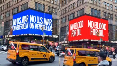 Gigantesca cartelera cae en Times Square y reaviva el debate sobre una posible intervención militar en Venezuela (+VIDEO)