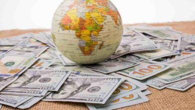 El oro escala a récord mientras el dólar estadounidense se hunde a mínimos de cuatro meses