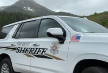 Eagle Mountain Blvd cerrado por un tiempo prolongado por choque e incendio que dejó un fallecido y dos heridos