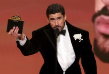 Bad Bunny rompe la historia de los Grammy y lleva el español al máximo galardón de la música