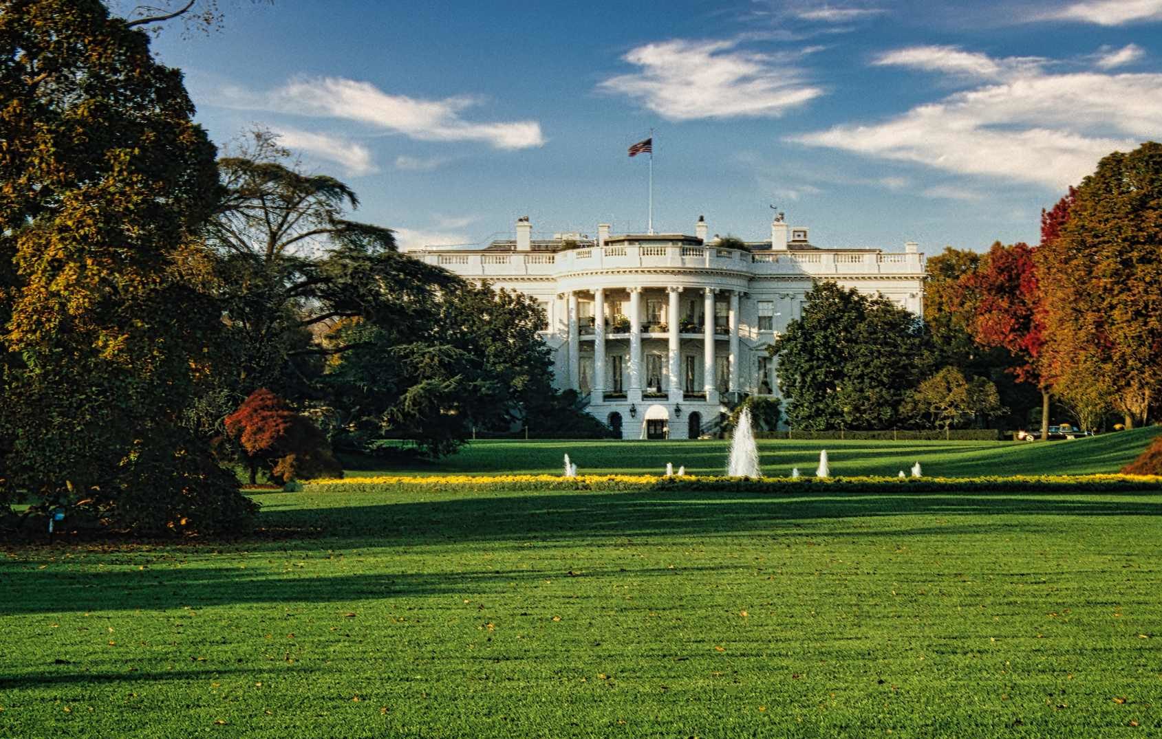 Casa Blanca analiza exigir a bancos datos adicionales sobre nacionalidad de clientes