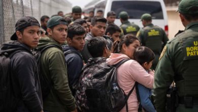 Latinos encabezan detenciones en fronteras de EE. UU. durante el segundo mandato de Trump, según análisis de CNN