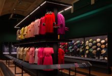 El legado de Isabel II se exhibe en Londres con una mirada inédita a su estilo personal