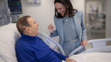 Edmundo González informa que está hospitalizado y envía mensaje a venezolanos en Madrid