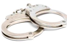 Arrestan en Utah a presunto mentor juvenil por posesión y distribución de material de abuso infantil