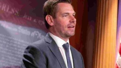 Quinta denuncia por conducta sexual inapropiada precipita la renuncia de Eric Swalwell al Congreso