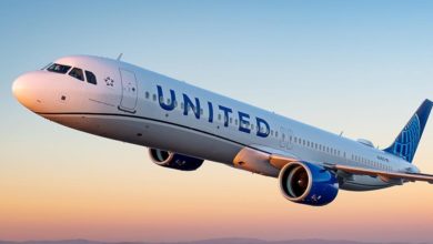 El secretario de Transporte de Estados Unidos, Sean P. Duffy, celebra el primer vuelo de United a Venezuela en ocho años