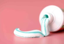 Alertan por metales pesados en pastas dentales infantiles y variantes de Colgate Total