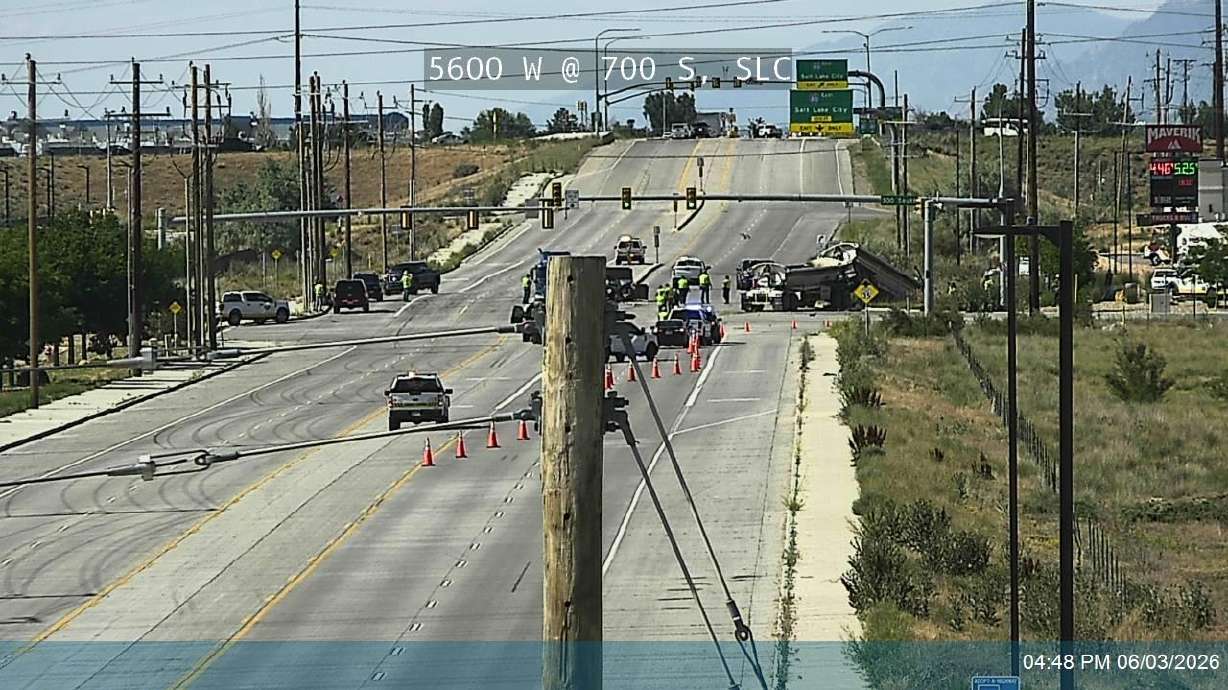 Accidente entre un camión y una minivan deja un muerto y un herido grave en Salt Lake City