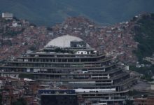 Traslados desde El Helicoide generan incertidumbre y reavivan alertas sobre la situación penitenciaria en Venezuela