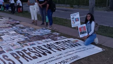 Familiares de presos políticos mantienen vigilia frente a la Embajada de EE. UU. en Caracas (+VIDEO)