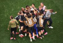Eustáquio le dio a Canadá la clasificación agónica a octavos de final