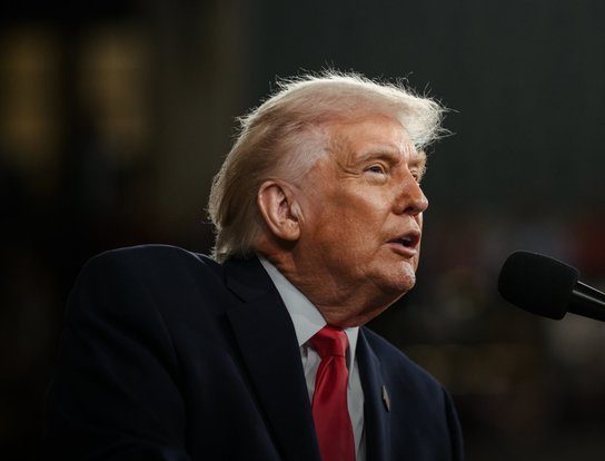 Trump revierte la pausa en los controles vehiculares del ICE y ordena retomar las detenciones