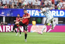 Argentina tira de épica para dejar a Egipto por el camino y Colombia cae por penales ante Suiza