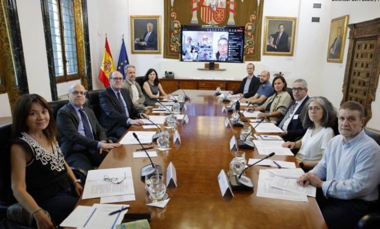 Defensor del Pueblo de España analiza 450 casos de víctimas de abuso tras acuerdo con obispos