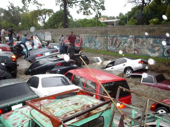 Lluvias provocan inundaciones, derrumbes y más de 100 rescates en Caracas y Miranda