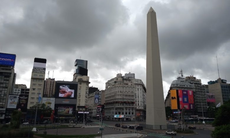 ¿Por qué Buenos Aires lleva semanas bajo un cielo gris? El fenómeno que explica la persistente nubosidad