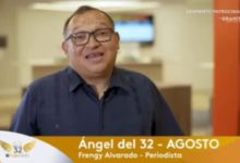 Venezolano Frengy Alvarado recibe el reconocimiento “El Ángel del 32” de Univision 32 por su aporte a la comunidad (+VIDEO)