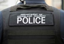 Muertes de migrantes bajo custodia de ICE generan reclamos de la Iglesia Católica
