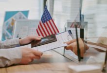 Estados Unidos estaría preparando la mayor revocación de visas de su historia y pondría bajo la lupa a solicitantes de asilo