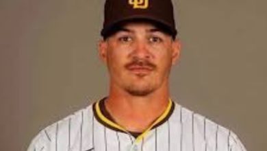 ICE detiene en un aeropuerto a Oswaldo Pirela, expelotero venezolano y coach de los Padres