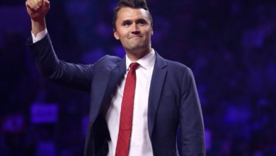 UVU suspende las clases y enfrenta tensión política durante homenaje a Charlie Kirk