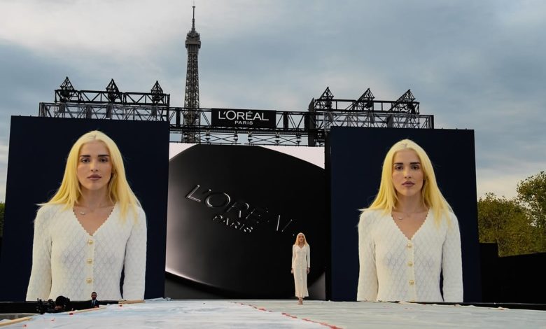 Elena Rose hace historia en París y representa a Venezuela en el desfile de L’Oréal