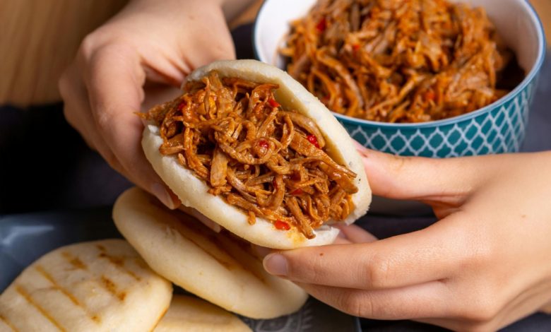 De la arepa al taco: La gastronomía latina que cuenta historias en el Mes de la Herencia Hispana en Estados Unidos