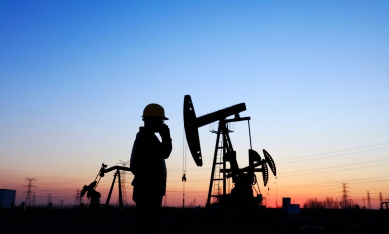 Acuerdo petrolero de Trump con Venezuela promete US$100.000 millones, pero expertos dudan de una recuperación rápida