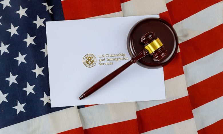 Niños migrantes de hasta 3 años enfrentan procesos de deportación sin abogados en Texas