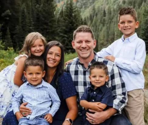 Un padre de Utah muere tras recibir el impacto de un rayo mientras conducía un jet ski en Florida