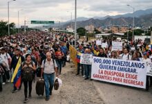 Casi 900.000 venezolanos quieren emigrar y la diáspora exige garantías para regresar