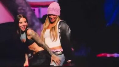 Karol G se vuelve viral por "intento de beso" junto a Young Miko, mientras prepara una fiesta mundial por TikTok