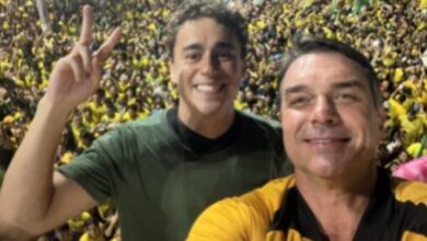 Flávio Bolsonaro llegó a Miami tras cruzar Argentina pese a las restricciones judiciales en Brasil